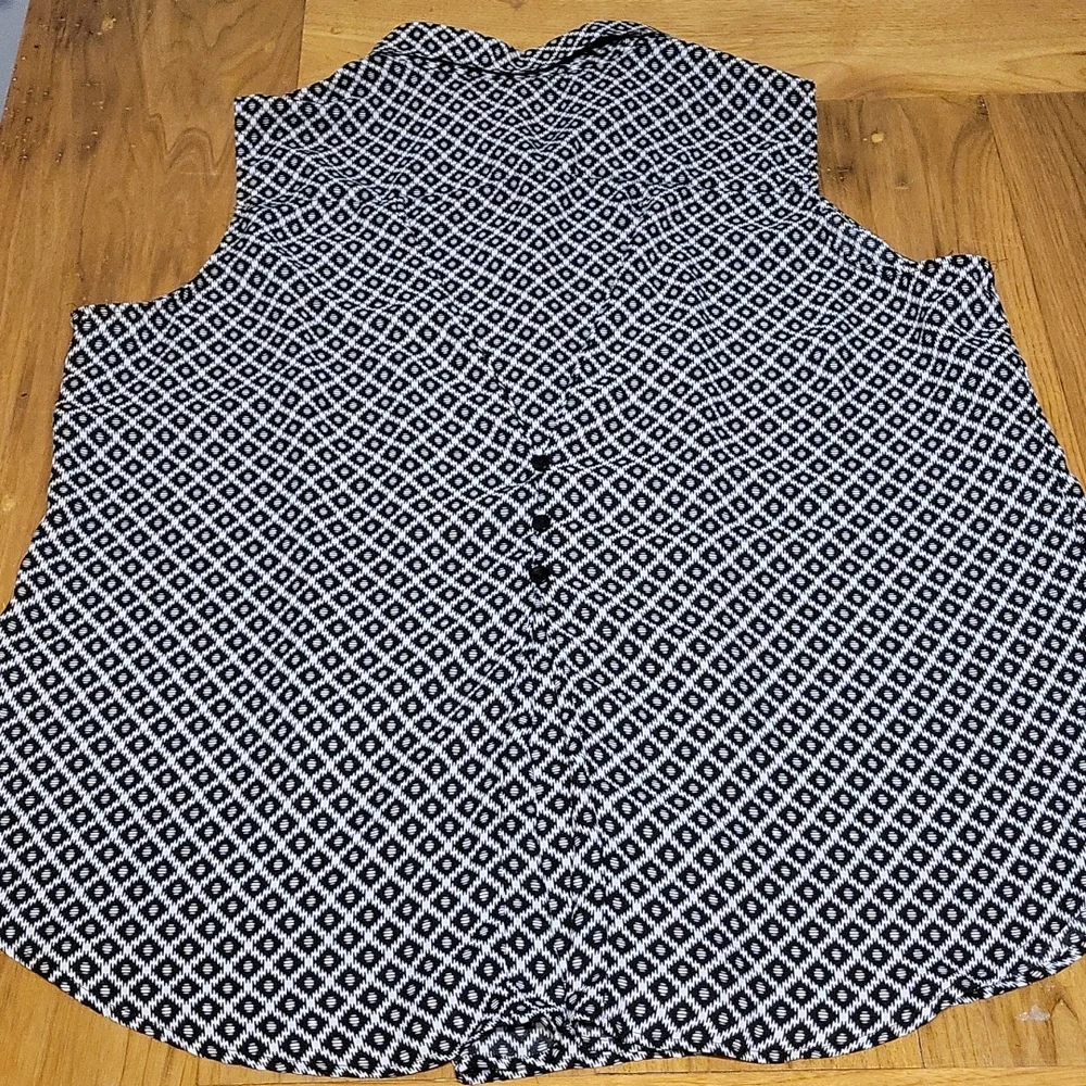 Zac & Rachel 2X black and white dressy lightweight tank - Picture 6 of 7